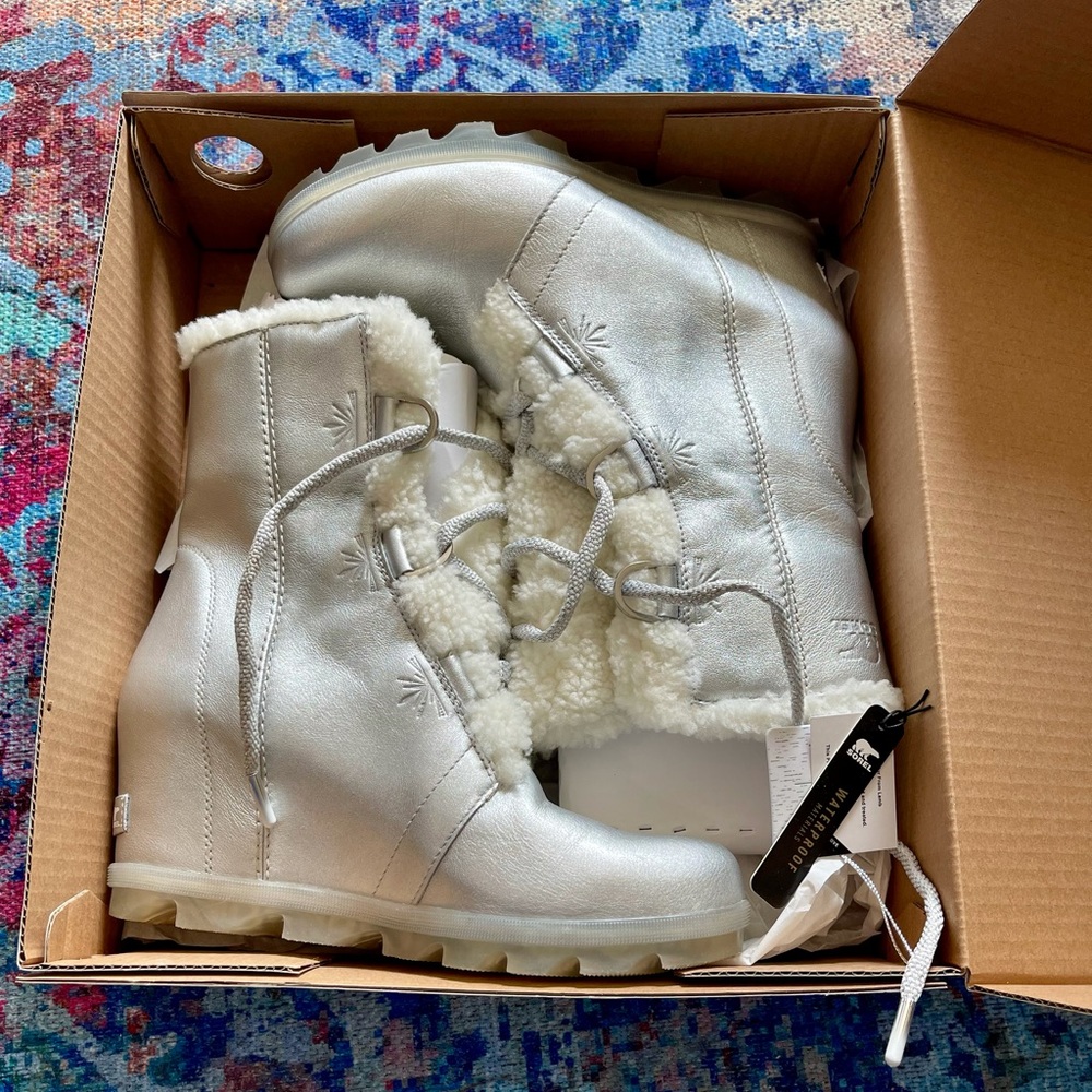 Disney Sorel Joan of Artic Boot Silver 10
